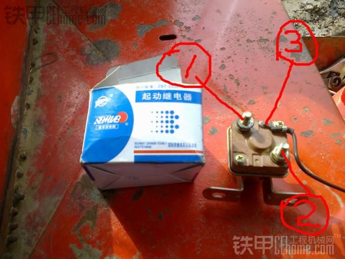 哎.....先倒点苦水~~ 今年我们这里雨水太大.三天两头下雨.一下就是几天压根就没有干到活.本来没活干就够被的了.偏偏今年进了两个工地老板都是从来都没有做过土方的.压根什么都不懂.头一个还好些.虽说不懂但是他听我们这些经常干土方活的建议.怎么样能省功还能把活做得漂亮.搞土方的都知道土方不赚点虚方是搞不到钱的.