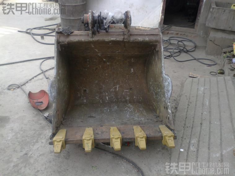 大家来看看这斗子是多大挖机上用的.有惊隙!海报产品手册设计图片