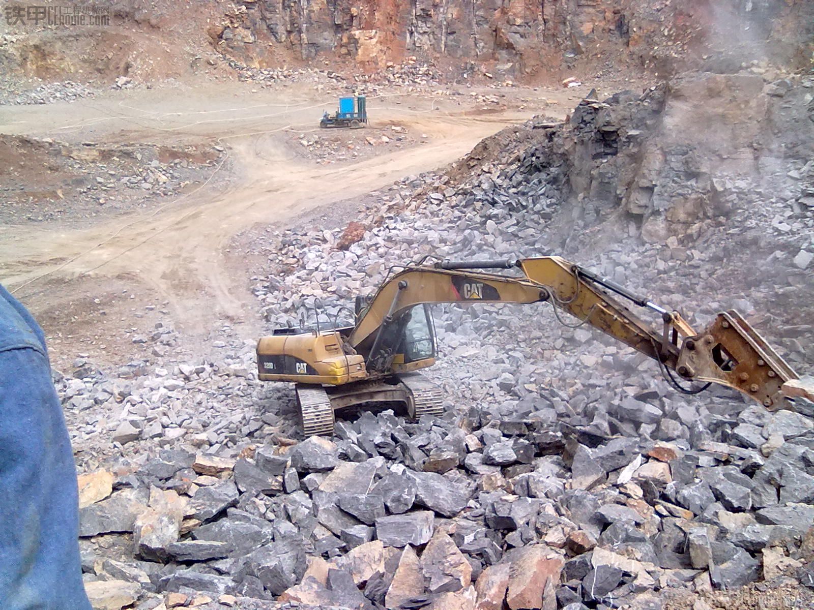走进采石场 看 卡特336d挖掘机 卡特320dl挖掘机 临工953n装载机 还有